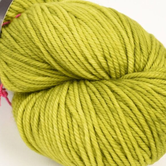 MadelineTosh High-Twist DK Yarn 100% Merino Wool 225 Yards Hand Dyed Grasshopper - Picture 2 of 3